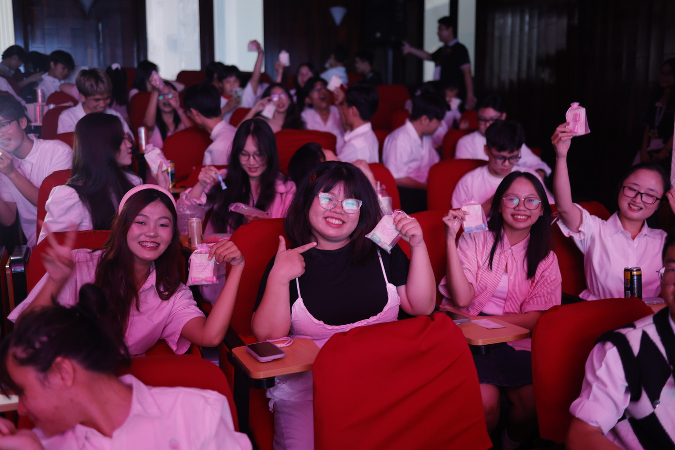 Các bạn sinh viên tham gia chương trình. (Ảnh: Anh Kiệt) Các bạn sinh viên tham gia chương trình. (Ảnh: Anh Kiệt)