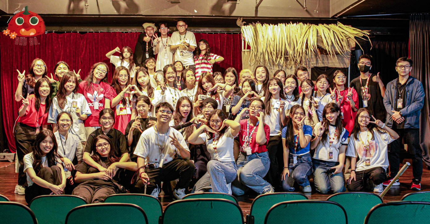 Thành viên dự án &quot;GẤC ĐỎ.&quot; trong chương trình kịch gây quỹ &quot;Du Miên&quot;.