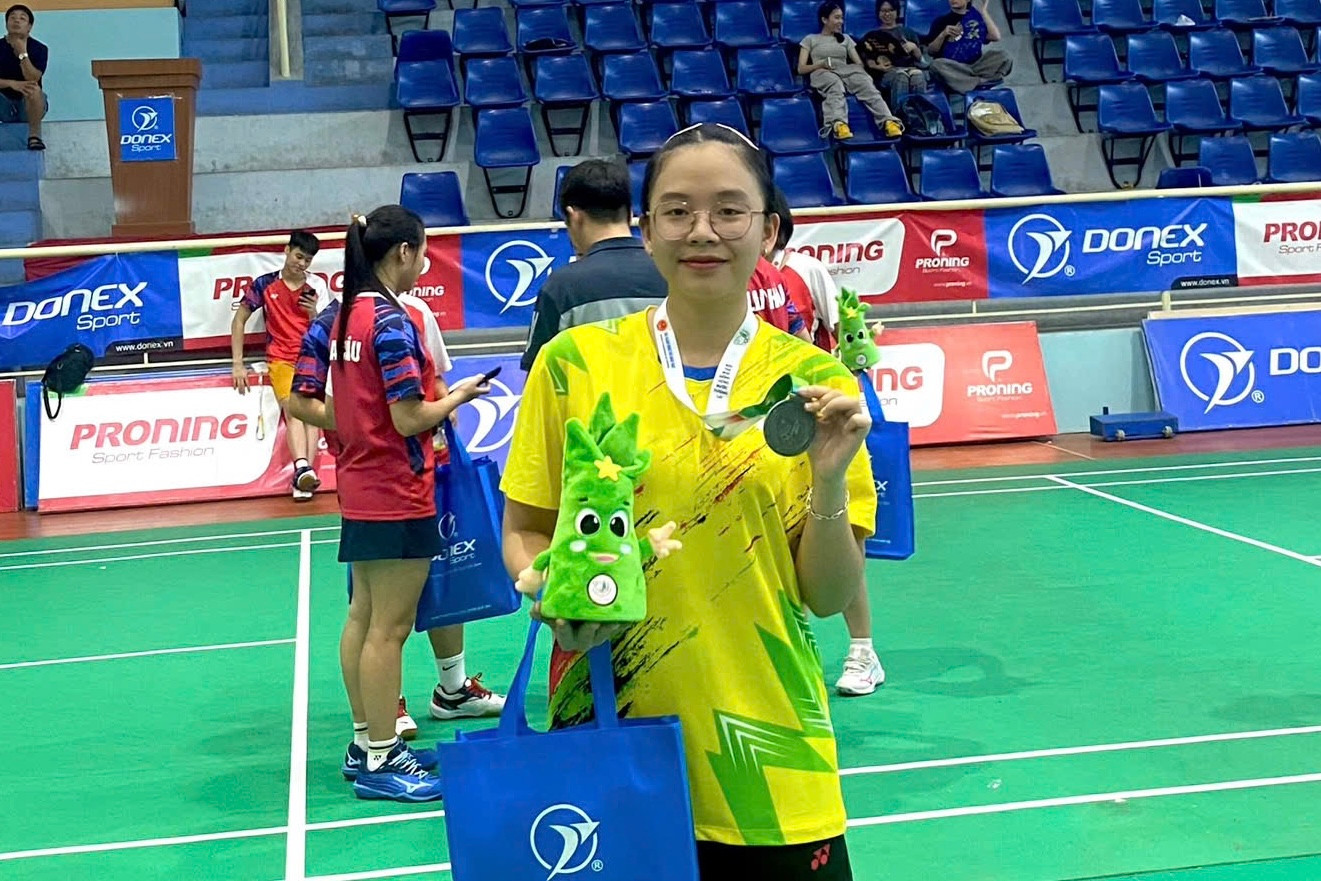 Trang Thy giành Huy chương Bạc nội dung đôi nam nữ tại Hội khỏe Phù Đổng toàn quốc năm 2023. (Ảnh: NVCC)