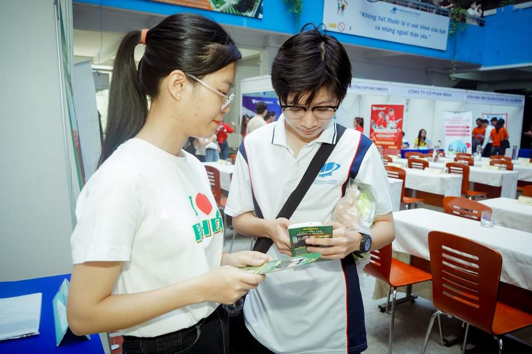 Trường ĐH Mở TP. HCM tuyển 5.300 chỉ tiêu năm 2024. Trường ĐH Mở TP. HCM tuyển 5.300 chỉ tiêu năm 2024.