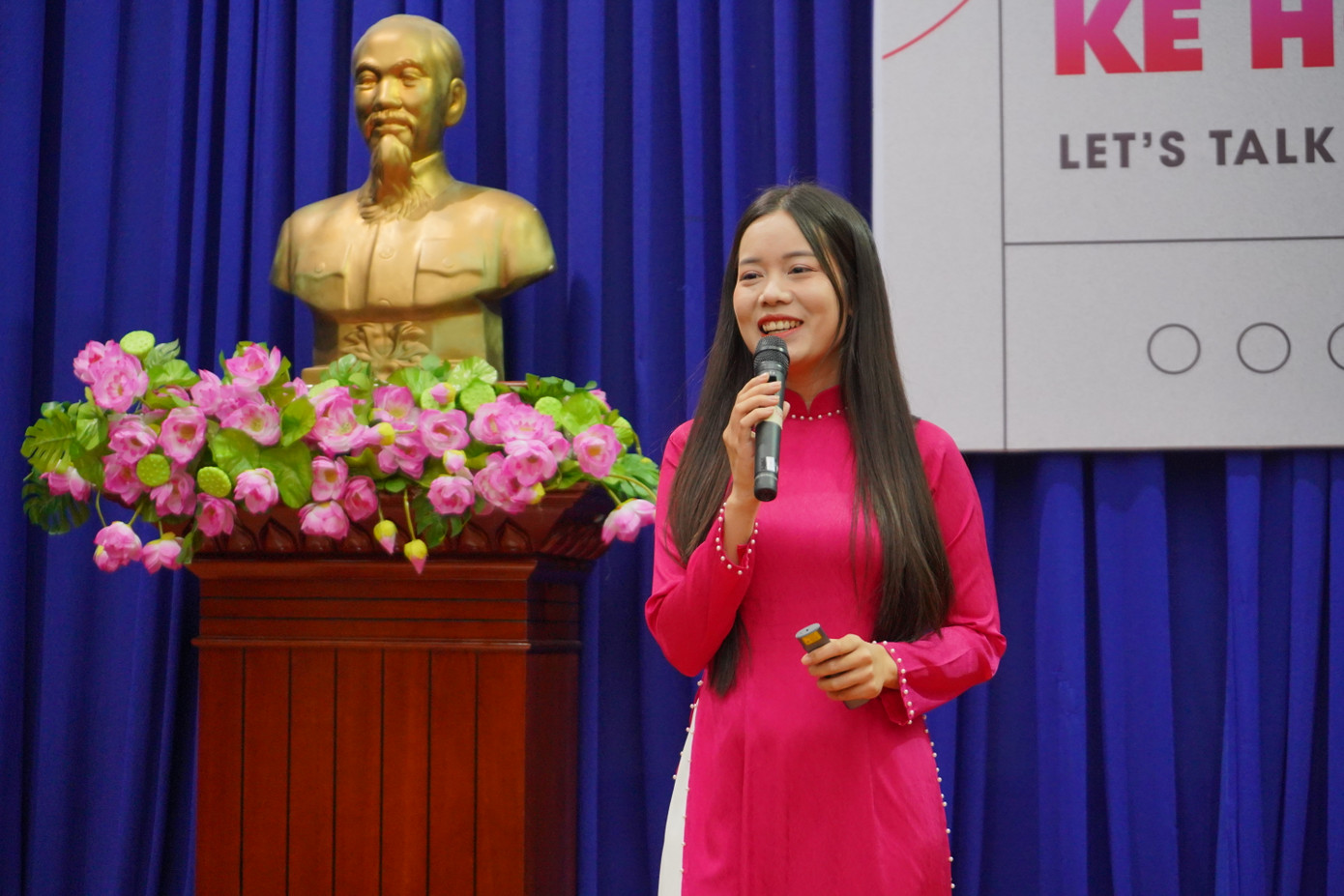 Diễn giả Võ Thị Mỹ Duyên tại buổi chia sẻ. (Ảnh: Phạm Trí) Diễn giả Võ Thị Mỹ Duyên tại buổi chia sẻ. (Ảnh: Phạm Trí)