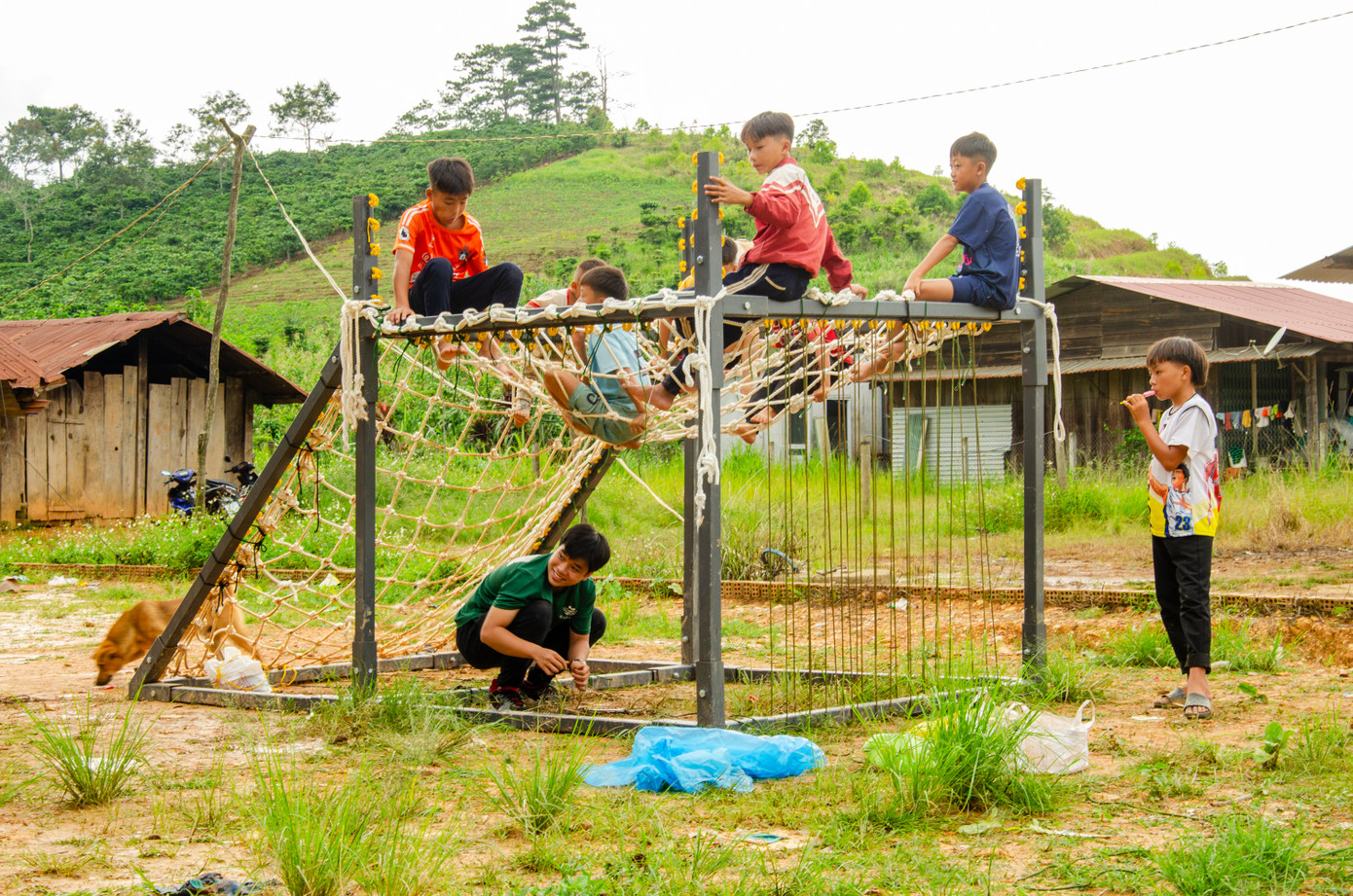 Những vị khách nhí đầu tiên của 'Sân chơi xanh'. Những vị khách nhí đầu tiên của 'Sân chơi xanh'.