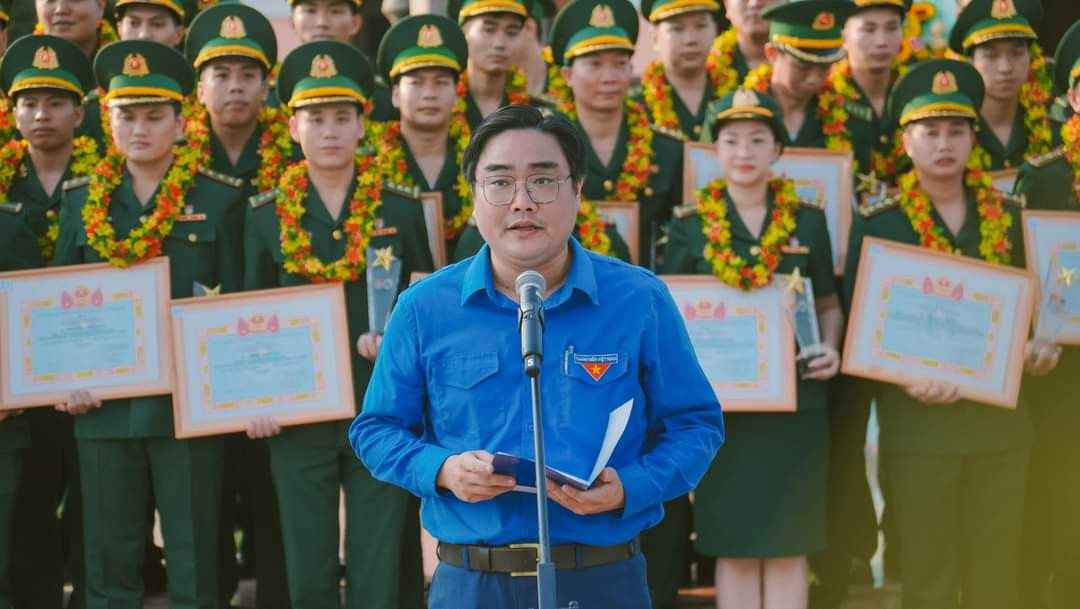 Chủ tịch Hội LHTN TP. HCM Ngô Minh Hải phát biểu khai mạc Hội trại. (Ảnh: TLTĐ)