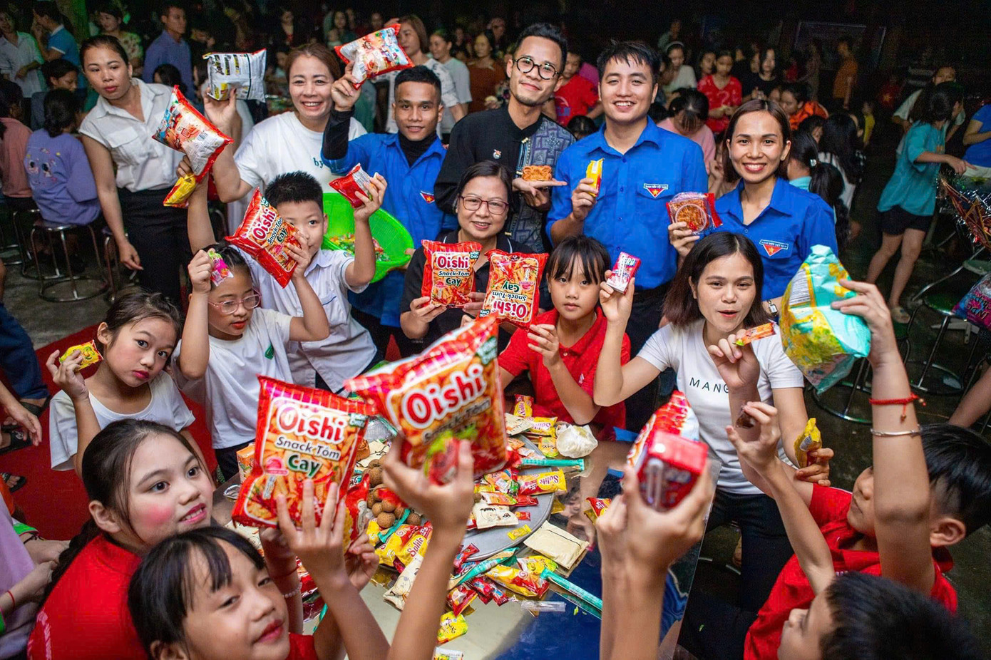 Dự án “Mang Trung Thu lên vùng biên giới" tại huyện Bát Xát (tỉnh Lào Cai) là dự án đáng nhớ nhất mà Văn Đôi tham gia. Dự án “Mang Trung Thu lên vùng biên giới" tại huyện Bát Xát (tỉnh Lào Cai) là dự án đáng nhớ nhất mà Văn Đôi tham gia.