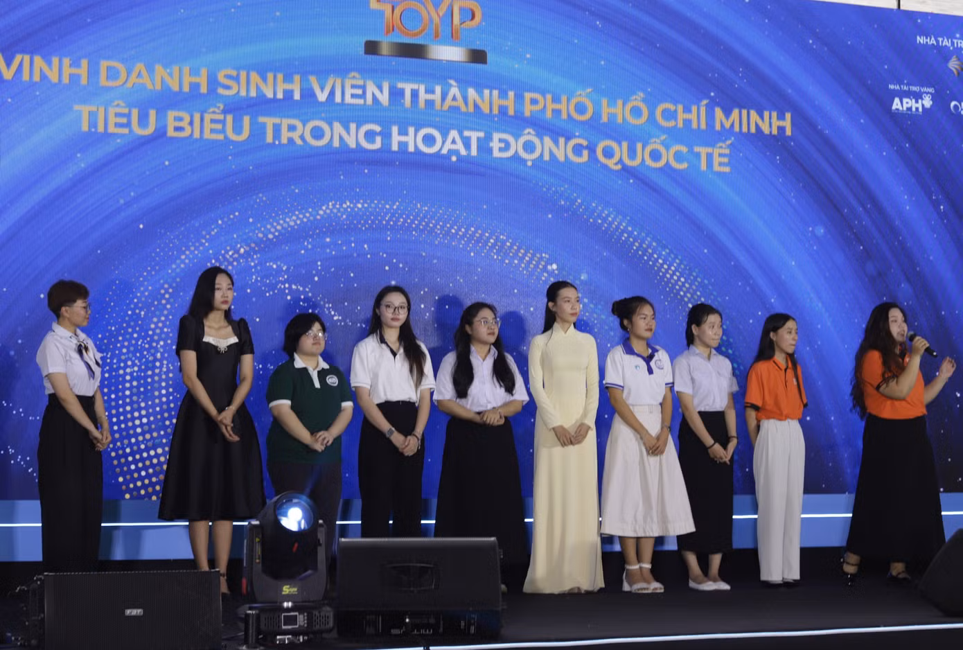 Top 10 sinh viên TP. HCM tiêu biểu trong hoạt động quốc tế năm 2024.