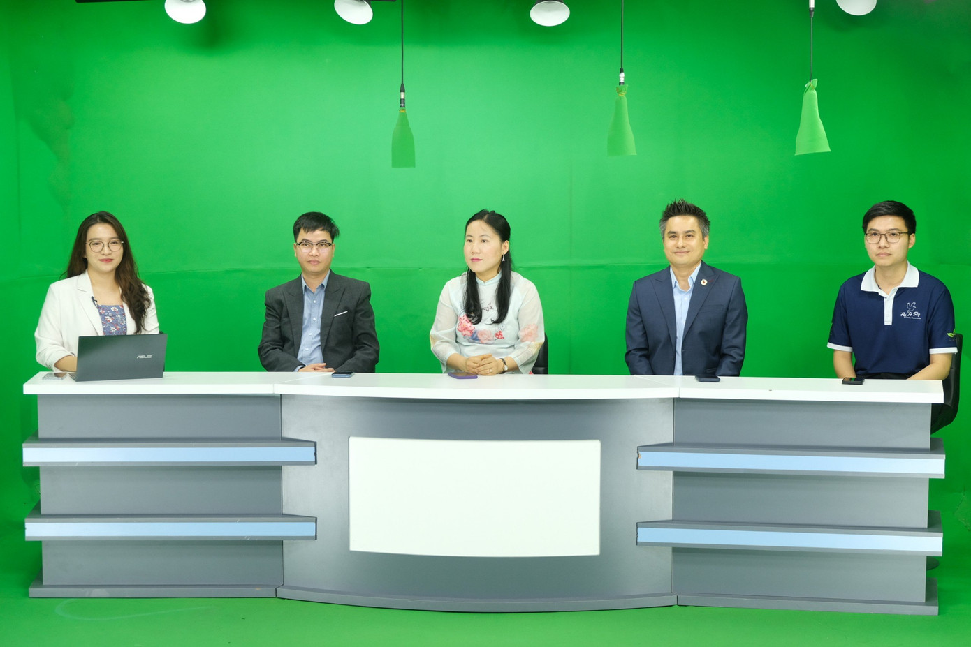 Bốn gương mặt trong trong Top 20 &apos;Gương mặt trẻ Việt Nam tiêu biểu&apos; năm 2023 tại buổi giao lưu trực tuyến.