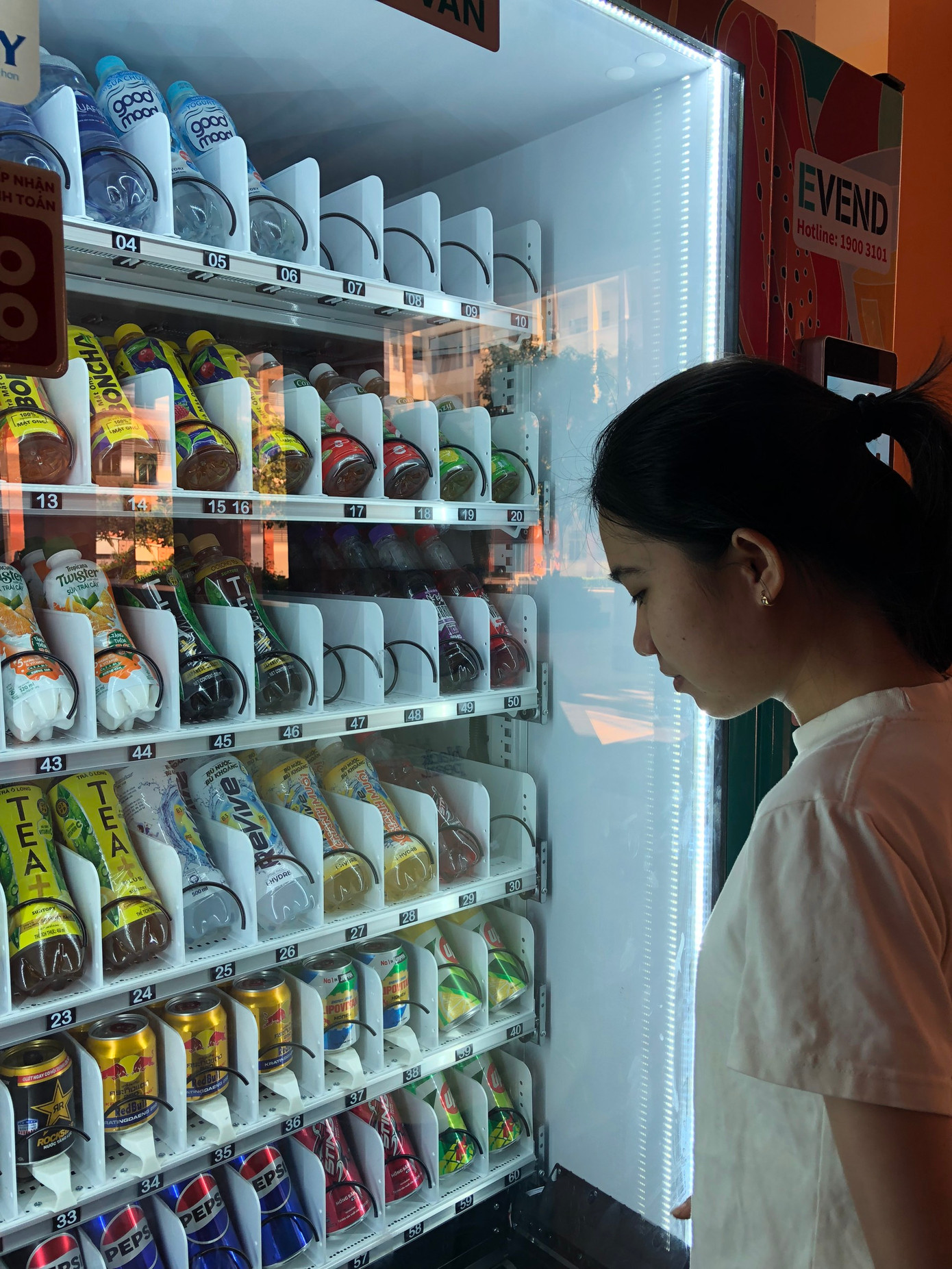 Thức uống ướp lạnh được nhiều sinh viên lựa chọn nhằm xoa dịu cơn khát.