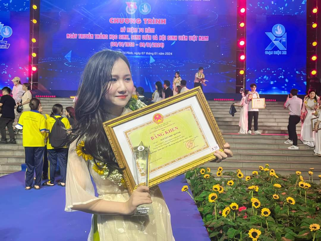 Phó Chủ tịch Hội Sinh viên trường ĐH Công nghệ TP. HCM Nguyễn Như Quỳnh là 'Sinh viên 5 tốt' cấp T.Ư tiêu biểu năm 2023. Phó Chủ tịch Hội Sinh viên trường ĐH Công nghệ TP. HCM Nguyễn Như Quỳnh là 'Sinh viên 5 tốt' cấp T.Ư tiêu biểu năm 2023.