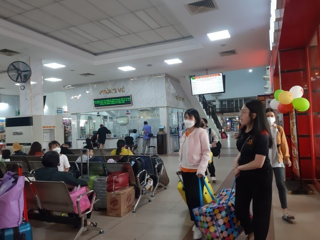 Nhiều bạn sinh viên luôn ưu tiên chọn tàu hỏa là phương tiện về Tết. Nhiều bạn sinh viên luôn ưu tiên chọn tàu hỏa là phương tiện về Tết.