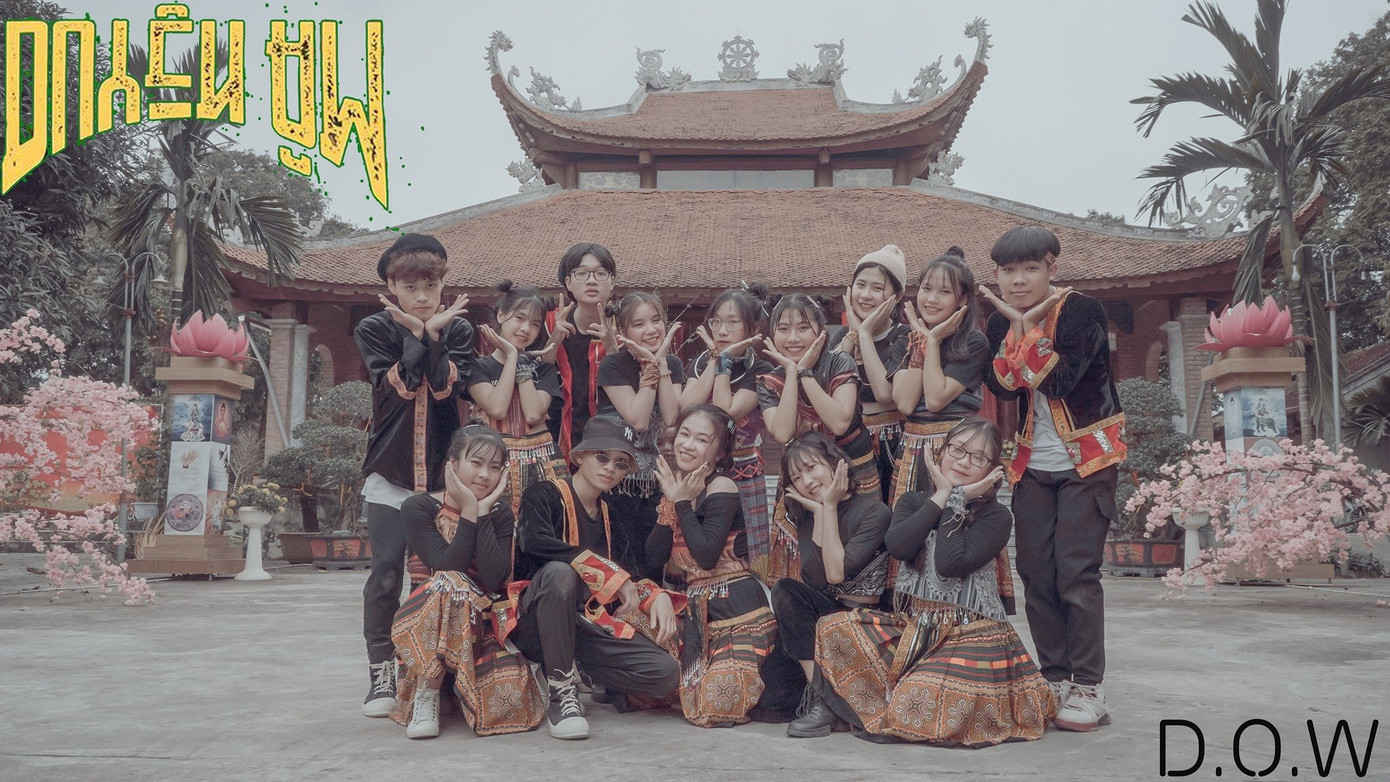 Từ một dancer, La Thành dần dần bén duyên với công việc MC. Từ một dancer, La Thành dần dần bén duyên với công việc MC.