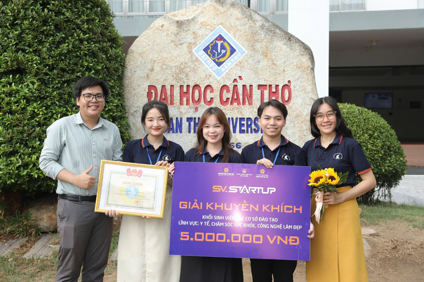 Nhóm Alloeh nhận giải thưởng tại cuộc thi “Học sinh, sinh viên với ý tưởng sáng tạo khởi nghiệp quốc gia - SV.STARTUP năm 2024”. Nhóm Alloeh nhận giải thưởng tại cuộc thi “Học sinh, sinh viên với ý tưởng sáng tạo khởi nghiệp quốc gia - SV.STARTUP năm 2024”.