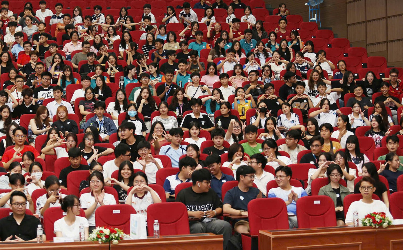 Chương trình thu hút nhiều sinh viên tham dự. Chương trình thu hút nhiều sinh viên tham dự.