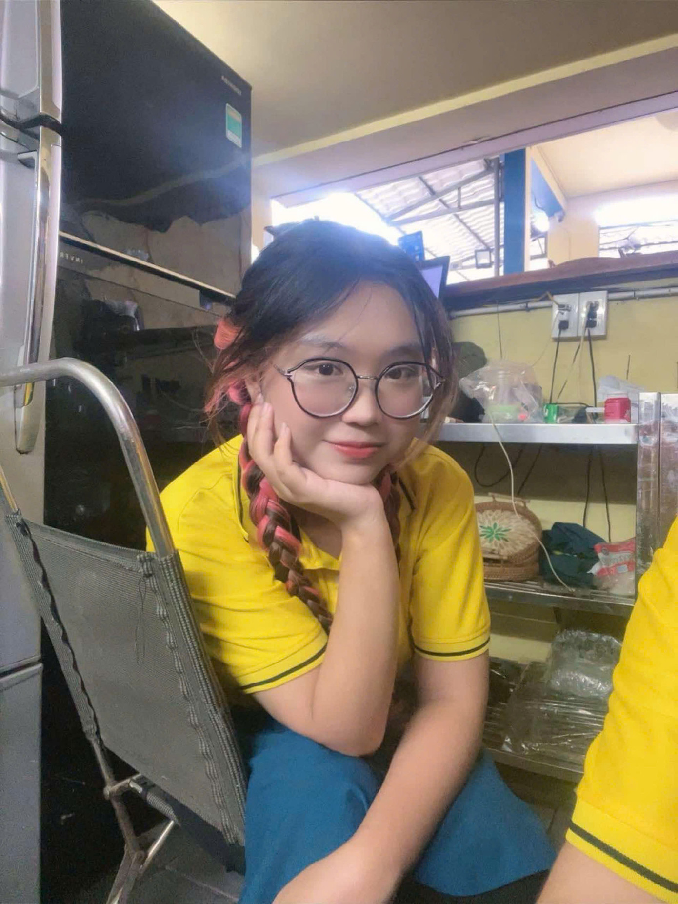 Thu Trà gắn bó với công việc phục vụ tại quán AM cafe (Q. Bình Thạnh) song song với việc học trên trường.