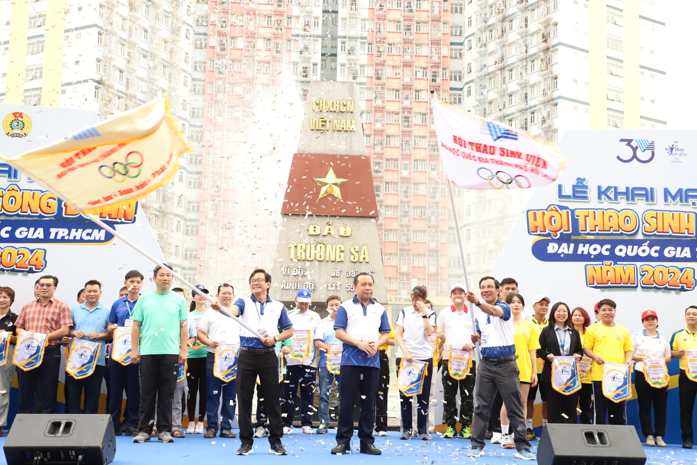 PGS. TS Vũ Hải Quân phát động Hội thao.