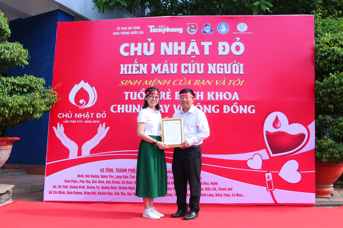 Tuổi trẻ trường ĐH Bách khoa (ĐHQG TP. HCM) hào hứng hưởng ứng ‘Chủ nhật Đỏ’ hiến máu cứu người ảnh 9 Tuổi trẻ trường ĐH Bách khoa (ĐHQG TP. HCM) hào hứng hưởng ứng ‘Chủ nhật Đỏ’ hiến máu cứu người ảnh 9