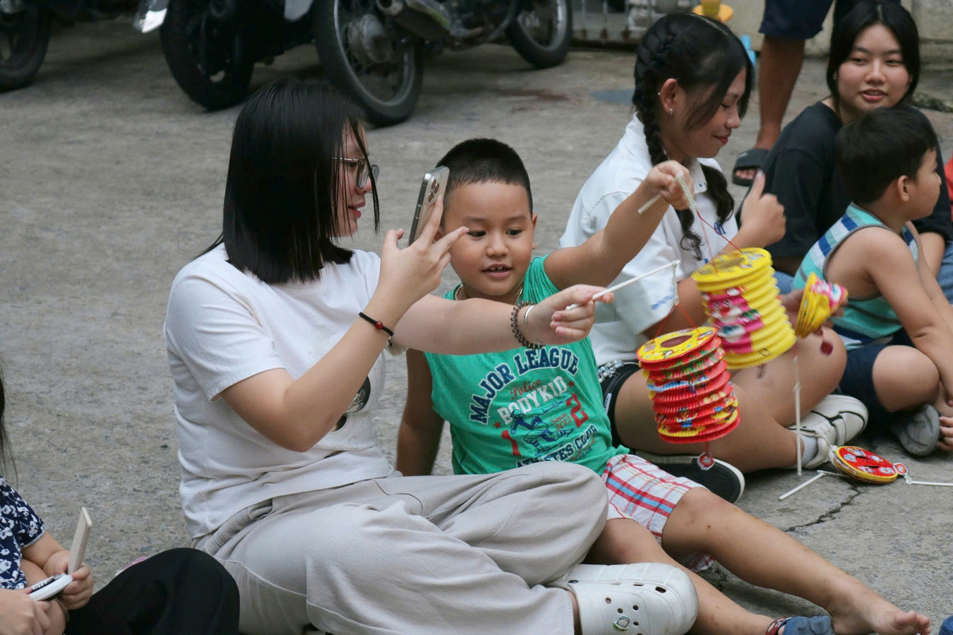 Các thành viên của dự án trong sự kiện “Trung Thu trao em” mùa 2. (Ảnh: Dự án cung cấp) Các thành viên của dự án trong sự kiện “Trung Thu trao em” mùa 2. (Ảnh: Dự án cung cấp)