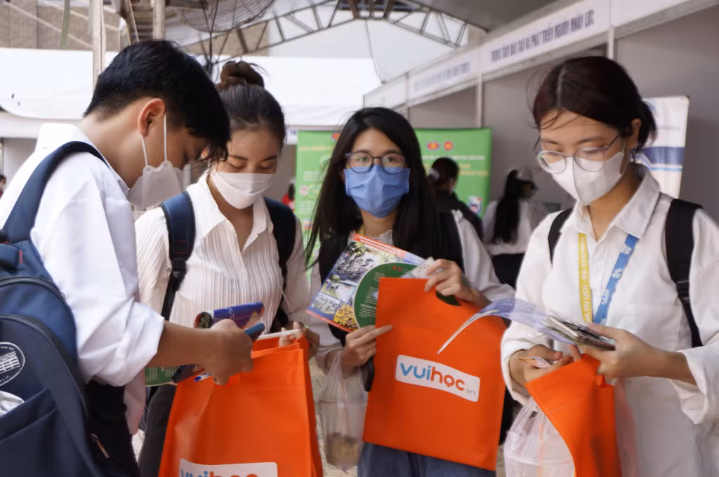 Ngày hội việc làm 2023 do trường ĐH KHXH&amp;NV (ĐHQG TP. HCM) tổ chức đã thu hút rất đông các bạn sinh viên tham dự.