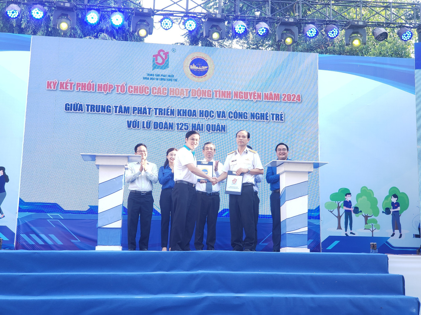 Trung tâm Phát triển Khoa học và Công nghệ trẻ TP. HCM ký kết hợp tác với Lữ đoàn 125 tại Lễ phát động.