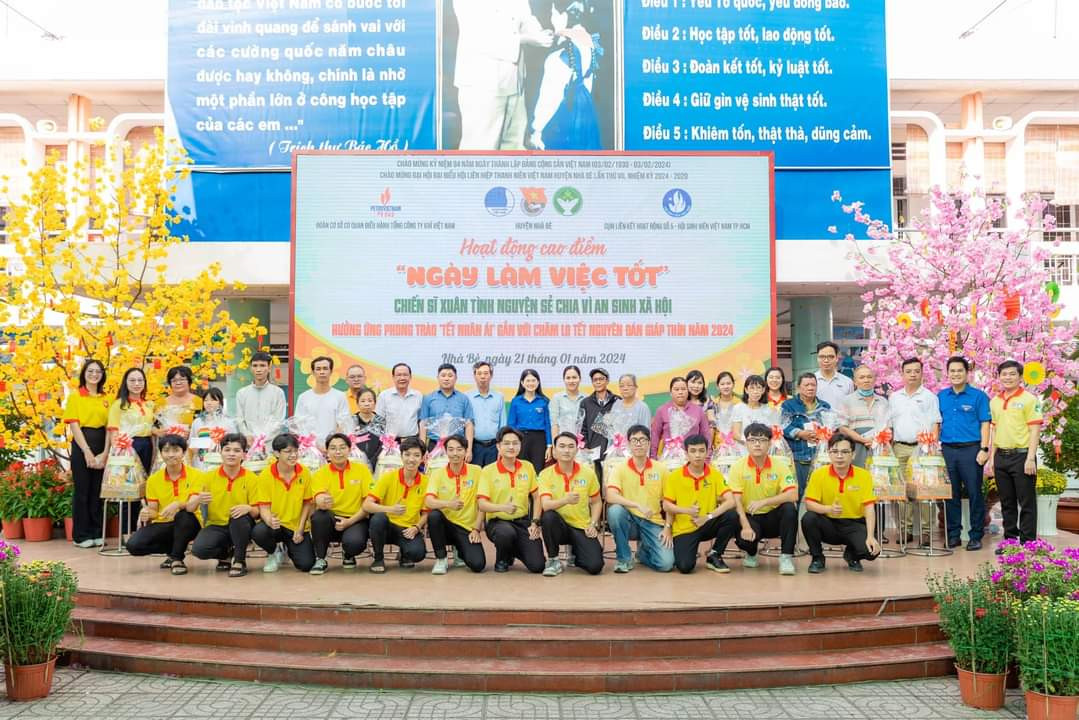 'Ngày làm việc tốt' với sự tham dự của nhiều sinh viên tình nguyện các trường tại TP. HCM. 'Ngày làm việc tốt' với sự tham dự của nhiều sinh viên tình nguyện các trường tại TP. HCM.