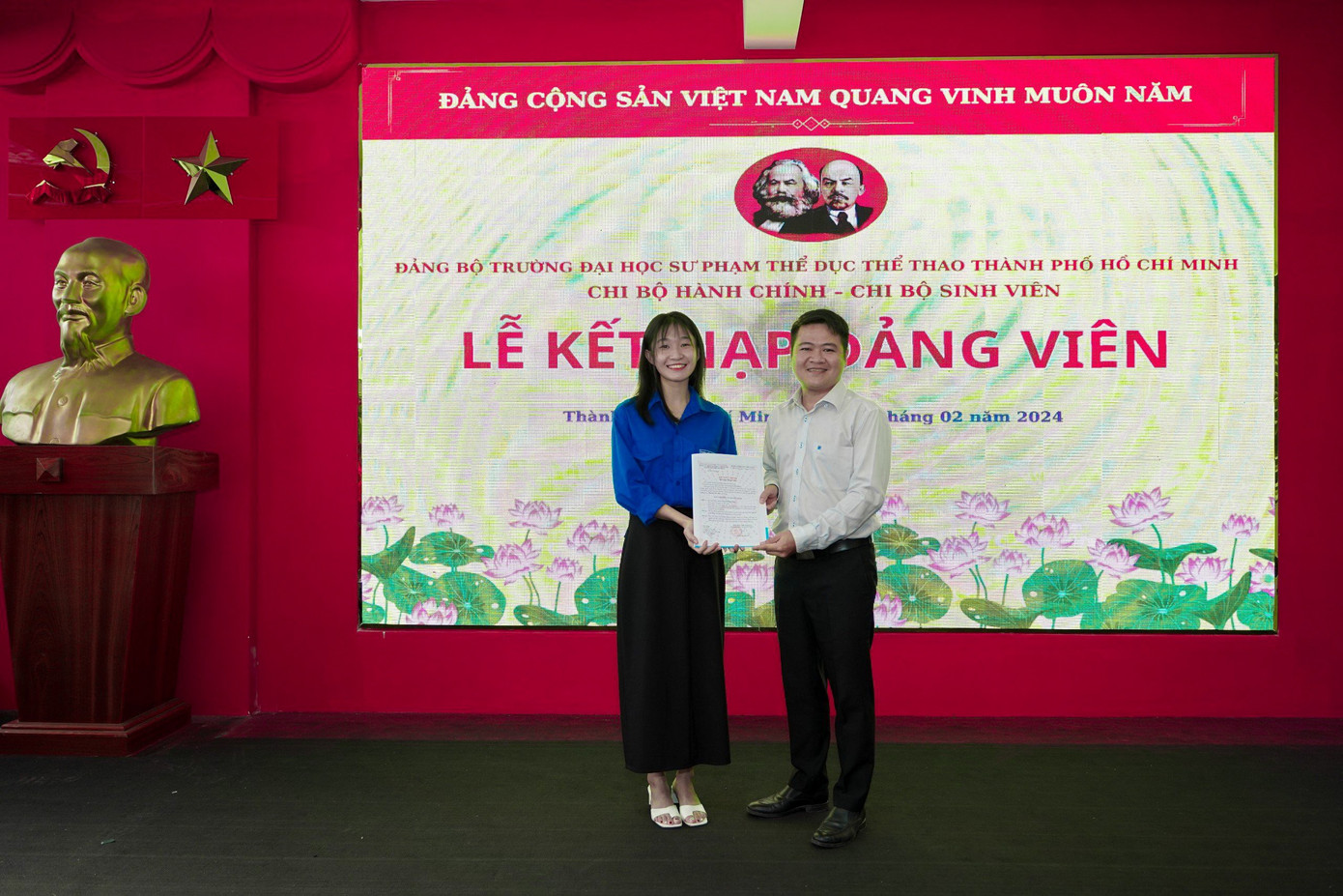 Kim Hậu đã vinh dự đứng vào hàng ngũ của Đảng khi còn là sinh viên. (Ảnh: NVCC) Kim Hậu đã vinh dự đứng vào hàng ngũ của Đảng khi còn là sinh viên. (Ảnh: NVCC)