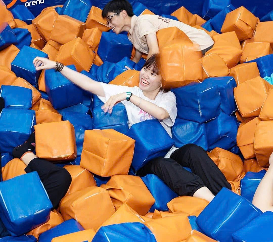 Nơi lý tưởng để "xả stress" sau những giờ học tập và làm việc căng thẳng, với các trò chơi thử thách khả năng vận động như nhảy lò xo, leo núi trong nhà...