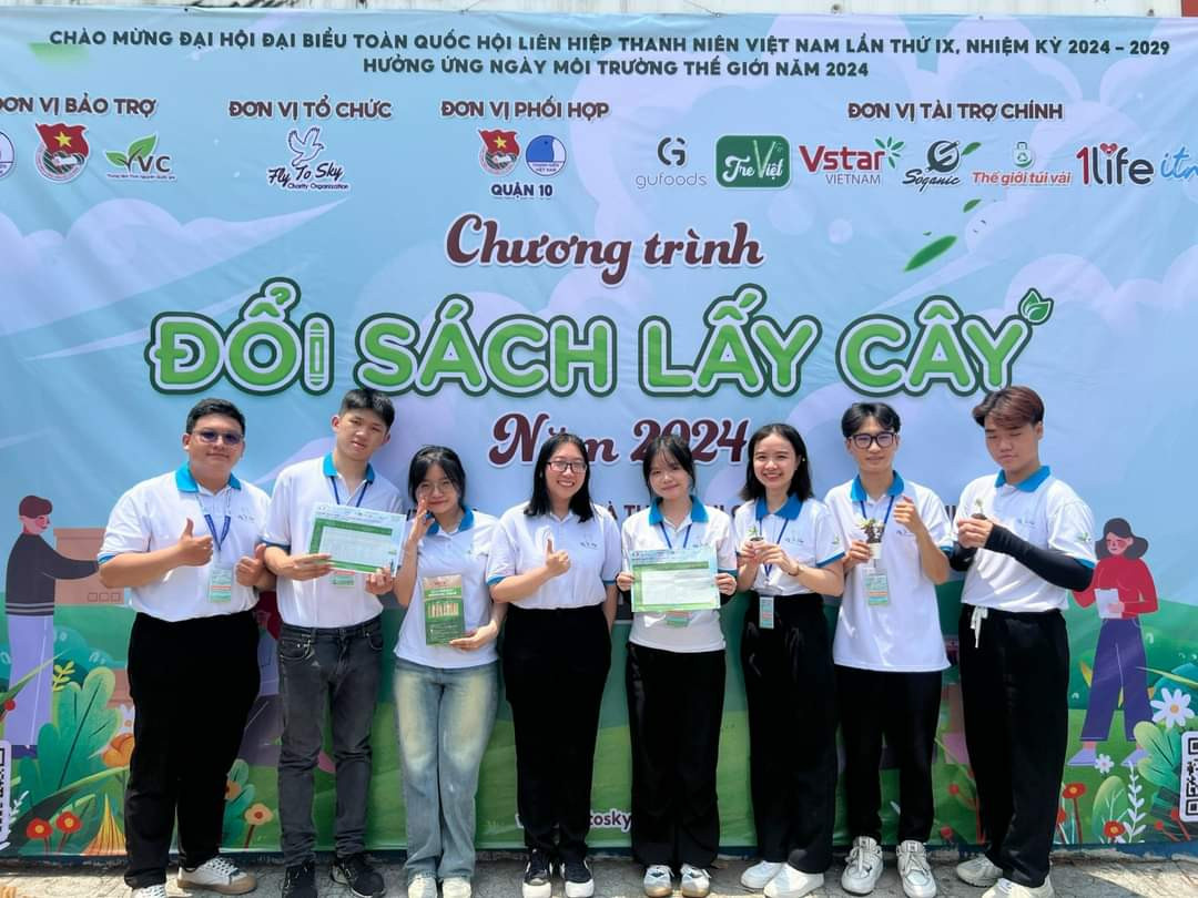 Các bạn tình nguyện viên đều là sinh viên đến từ các trường đại học trên địa bàn thành phố, mong muốn lan tỏa thông điệp yêu thiên nhiên, làm việc tốt. Các bạn tình nguyện viên đều là sinh viên đến từ các trường đại học trên địa bàn thành phố, mong muốn lan tỏa thông điệp yêu thiên nhiên, làm việc tốt.