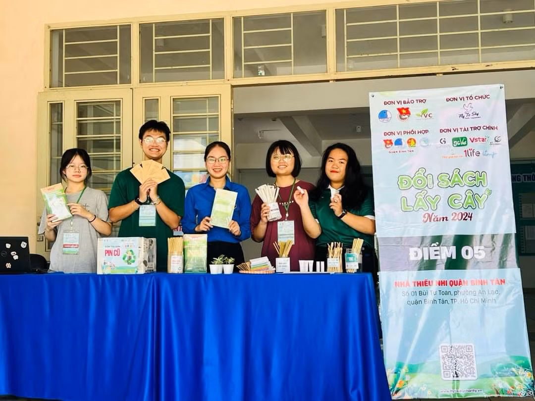 Nhiều bạn trẻ đã hưởng ứng chương trình. Nhiều bạn trẻ đã hưởng ứng chương trình.