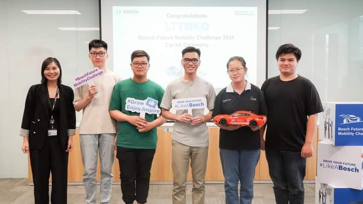 Nhóm sinh viên tại vòng Sơ khảo cuộc thi Lập trình xe tự hành quốc tế 'Bosch Future Mobility Challenge 2024'. Nhóm sinh viên tại vòng Sơ khảo cuộc thi Lập trình xe tự hành quốc tế 'Bosch Future Mobility Challenge 2024'.