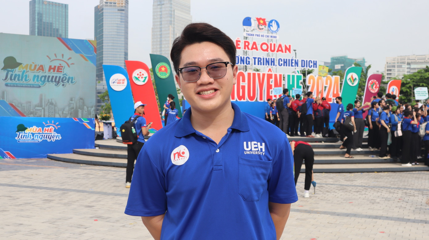 Võ Hoàng Bảo (năm thứ ba, ĐH Kinh tế TP. HCM). Võ Hoàng Bảo (năm thứ ba, ĐH Kinh tế TP. HCM).