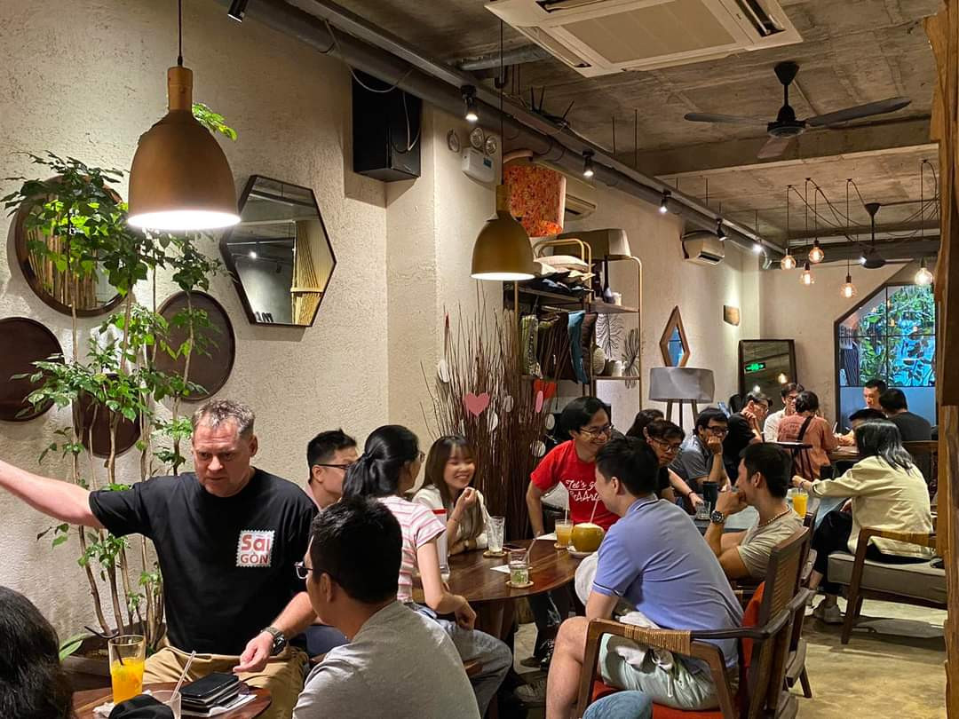 CLB 'Good Day English' tổ chức vào Chủ Nhật hằng tuần tại quán Moon Maison Cafe, Q. 10.