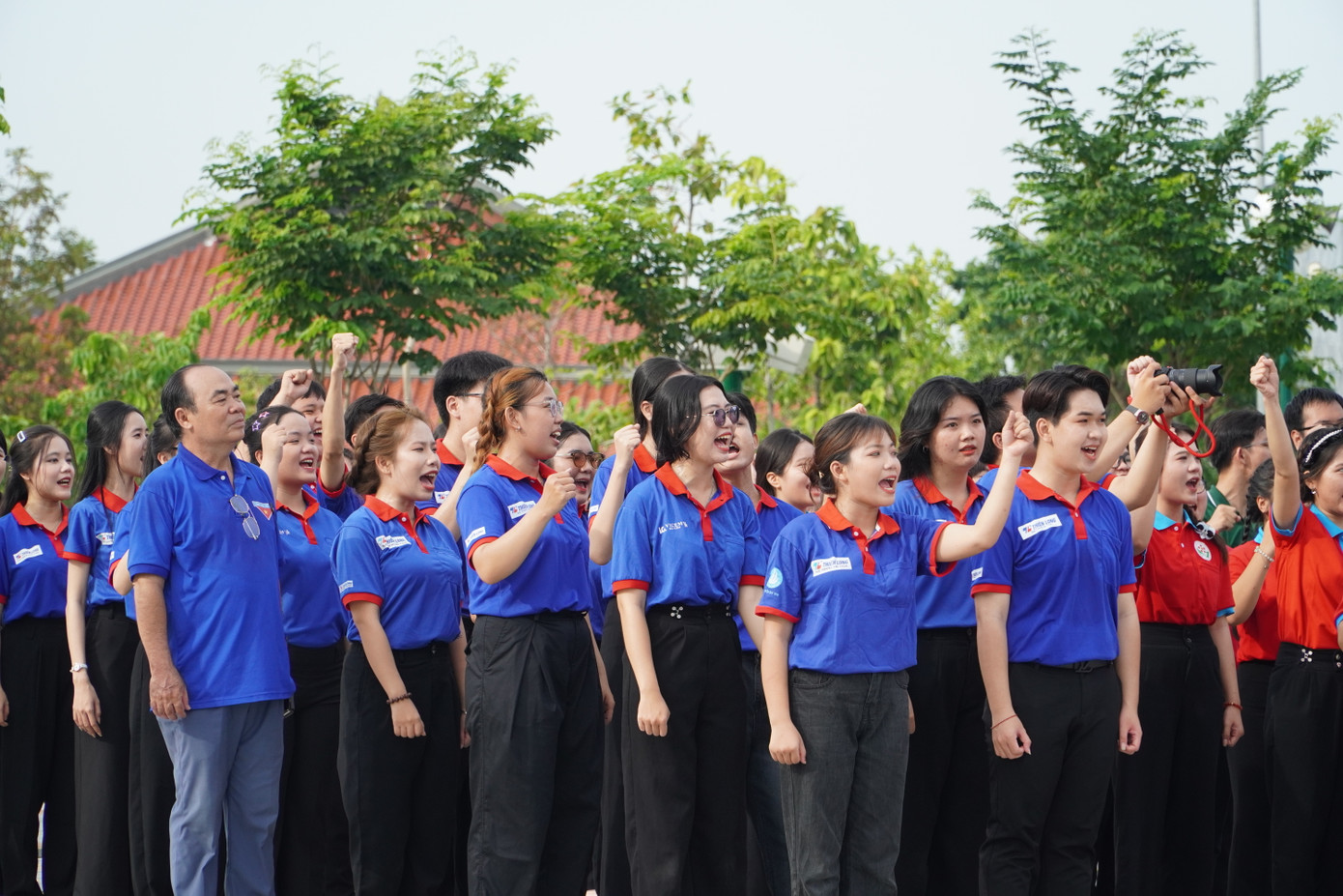 Sinh viên tình nguyện thể hiện sự quyết tâm tại Lễ ra quân. Sinh viên tình nguyện thể hiện sự quyết tâm tại Lễ ra quân.