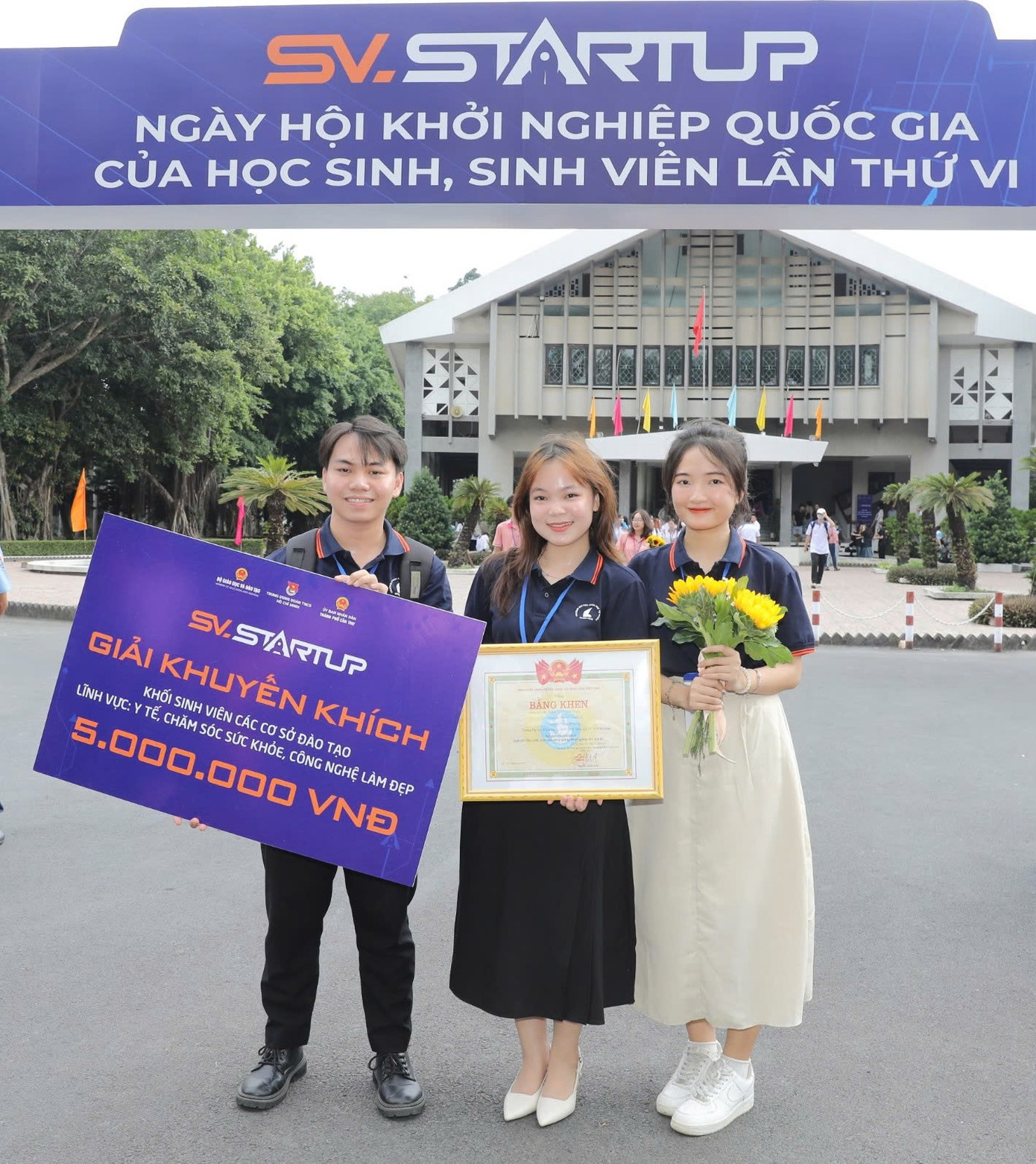 Dự án nhận được sự đánh giá cao qua các cuộc thi khởi nghiệp, thúc đẩy tinh thần cho nhóm Alloeh tiếp tục phát triển, hoàn thiện dự án lên một tầm cao mới. Dự án nhận được sự đánh giá cao qua các cuộc thi khởi nghiệp, thúc đẩy tinh thần cho nhóm Alloeh tiếp tục phát triển, hoàn thiện dự án lên một tầm cao mới.