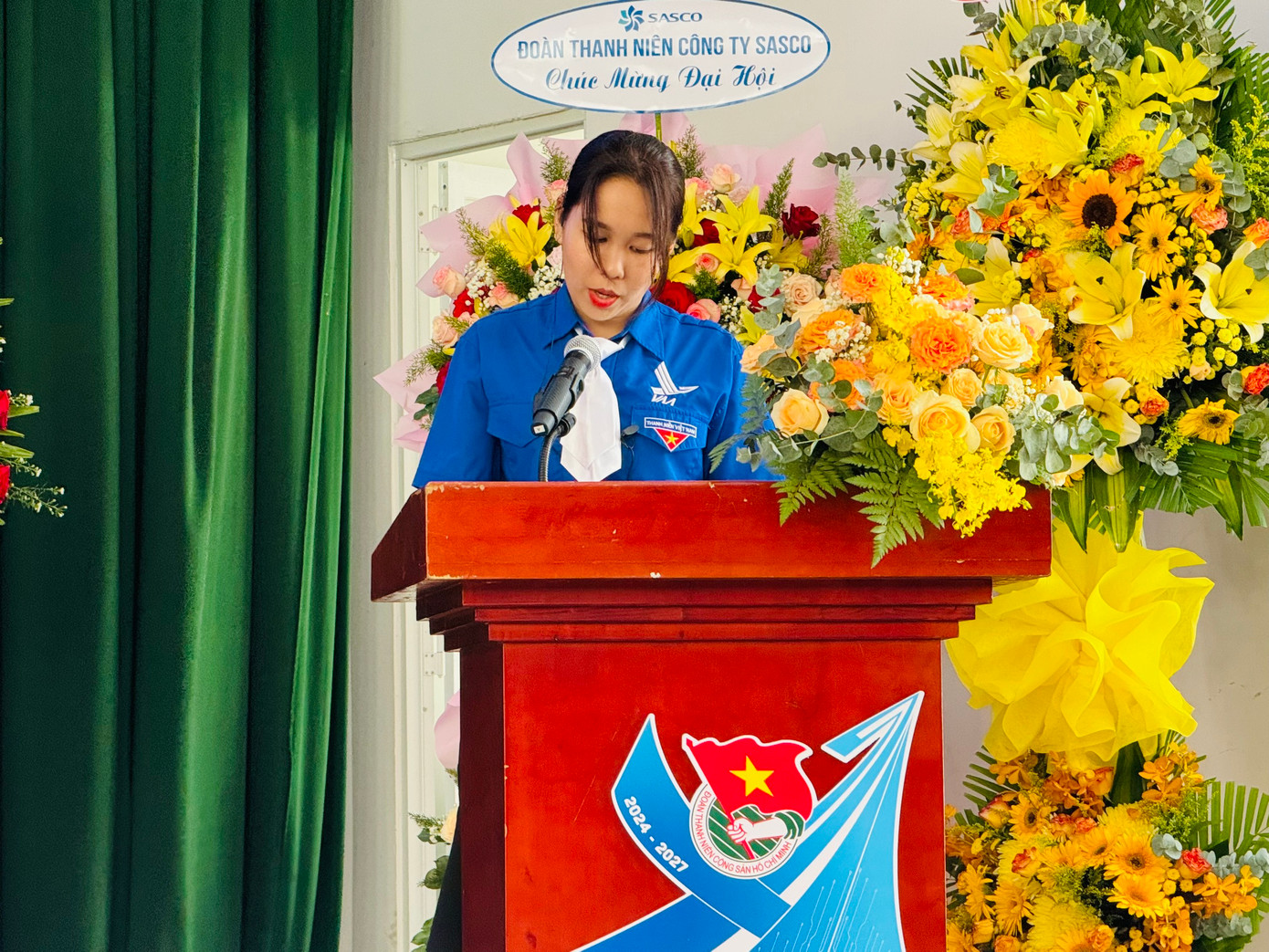 Phó Bí thư Đoàn Học viện Hàng không trình bày Báo cáo chính trị, nhiệm kỳ 2022 - 2024. Phó Bí thư Đoàn Học viện Hàng không trình bày Báo cáo chính trị, nhiệm kỳ 2022 - 2024.