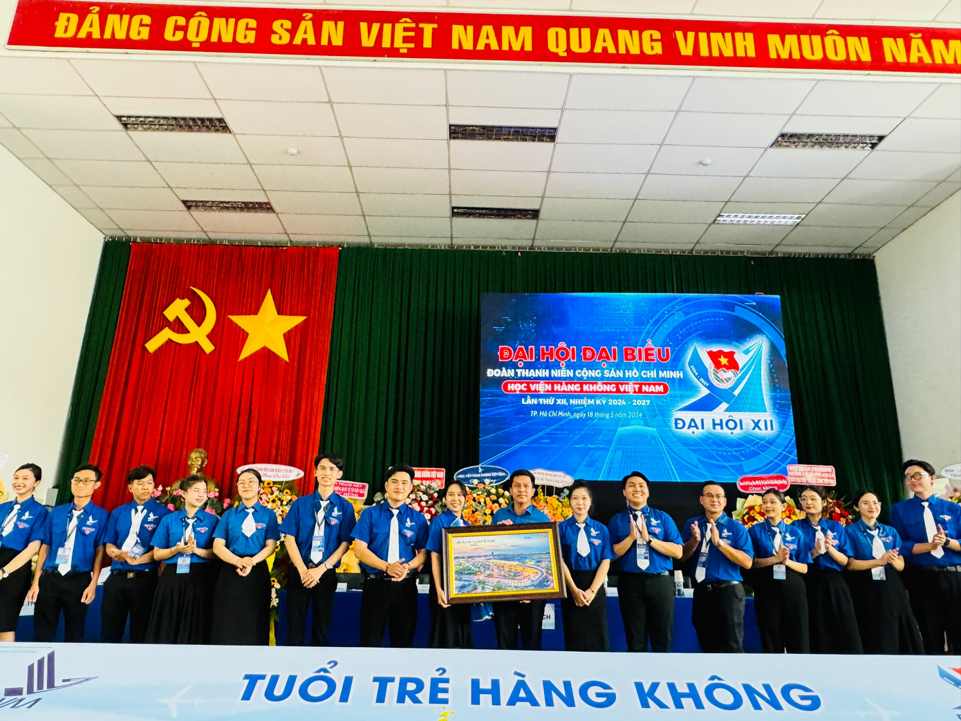 Đoàn Bộ Giao thông Vận tải đã trao Bằng khen cho 5 tập thể và 16 cá nhân; Đoàn Học viện Hàng không Việt Nam trao Giấy khen cho 26 cá nhân có thành tích xuất sắc trong công tác Đoàn và phong trào thanh niên, năm 2023. Đoàn Bộ Giao thông Vận tải đã trao Bằng khen cho 5 tập thể và 16 cá nhân; Đoàn Học viện Hàng không Việt Nam trao Giấy khen cho 26 cá nhân có thành tích xuất sắc trong công tác Đoàn và phong trào thanh niên, năm 2023.