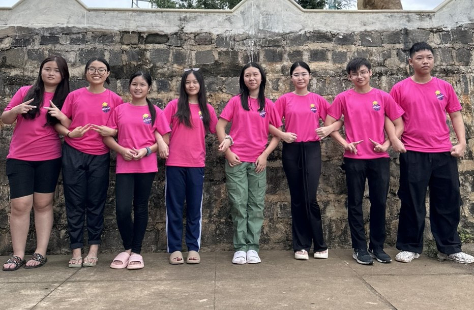 Các thành viên tham gia dự án dự án dạy Hè “Gieo kiến thức - Gặt yêu thương”.