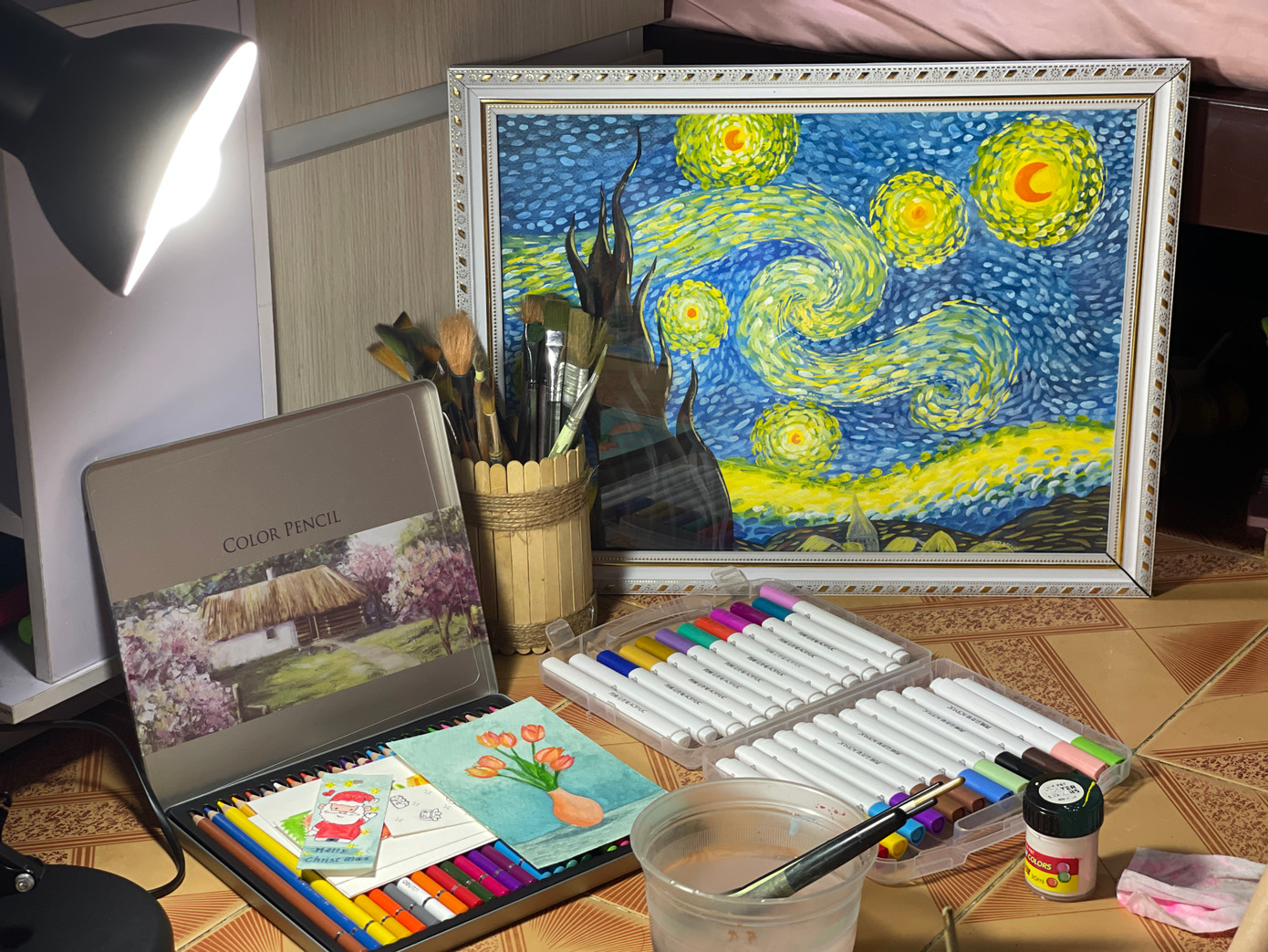 Một bức tranh do chị Hoa vẽ. Một bức tranh do chị Hoa vẽ.