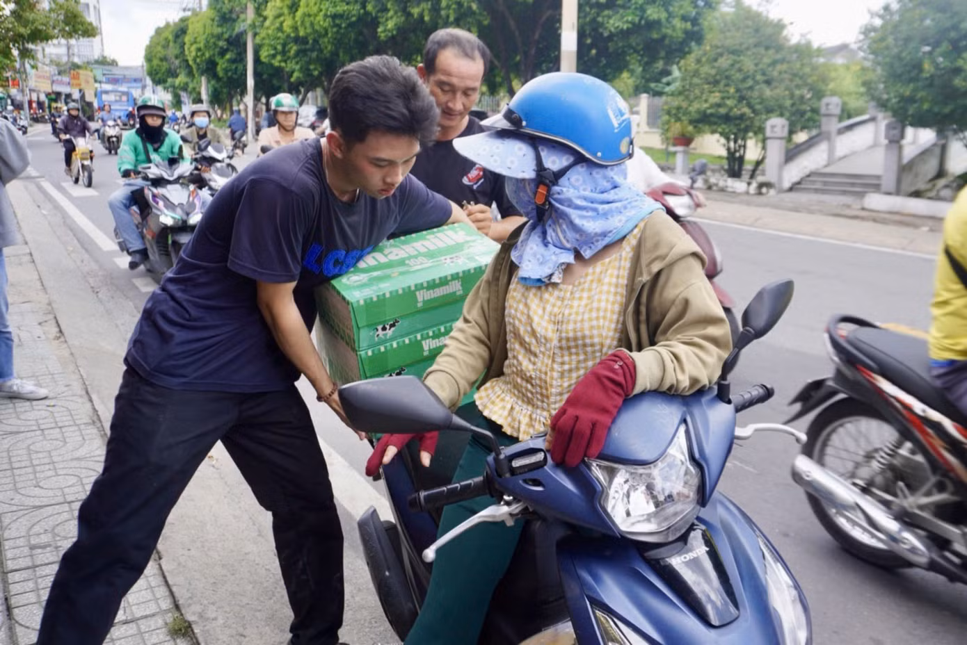 Tinh thần đoàn kết, yêu Tổ quốc, yêu đồng bào từ lâu đã ăn sâu vào tiềm thức của mỗi con người Việt Nam.