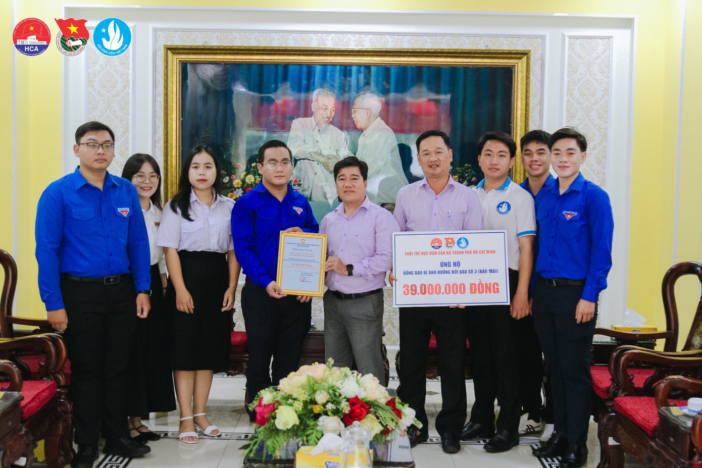 Hải Yến (thứ ba, từ trái sang) tham gia hoạt động ủng hộ bà con miền Bắc khắc phục hậu quả do bão Yagi gây ra. Hải Yến (thứ ba, từ trái sang) tham gia hoạt động ủng hộ bà con miền Bắc khắc phục hậu quả do bão Yagi gây ra.