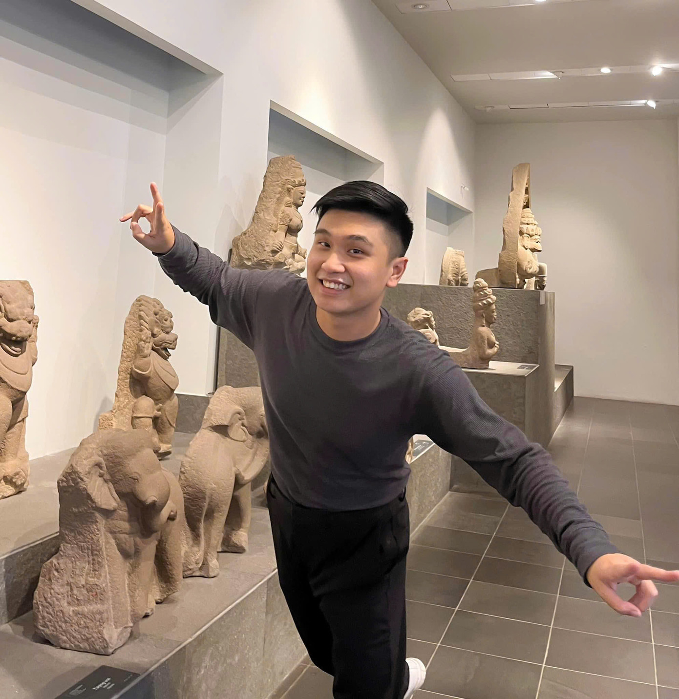 Phạm Quang Vinh được biết đến là thủ khoa ngành Truyền thông chuyên nghiệp, khóa 2023, trường ĐH RMIT Việt Nam.