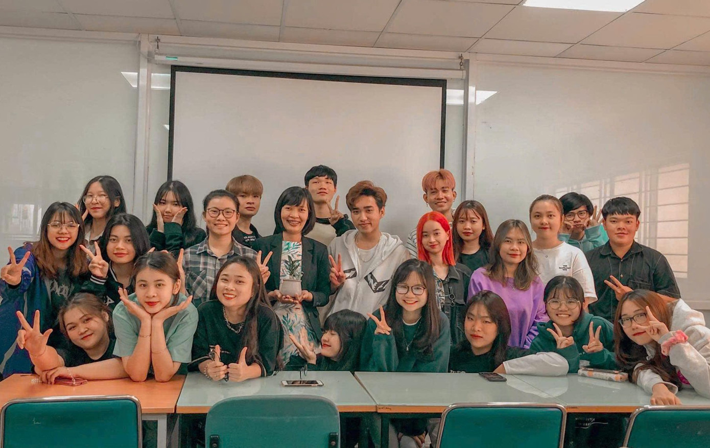 Yến Nhi cùng các bạn trong lớp chúc mừng cô Ngọc Giàu nhân ngày Nhà giáo Việt Nam 20/11. Yến Nhi cùng các bạn trong lớp chúc mừng cô Ngọc Giàu nhân ngày Nhà giáo Việt Nam 20/11.