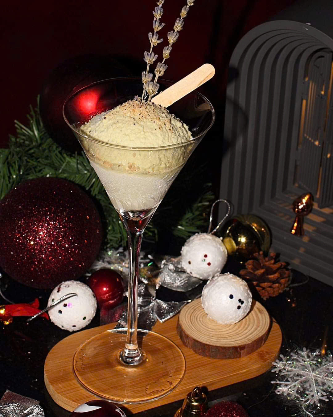 Mỗi ly nước đều mang cái tên và câu chuyện đằng sau đầy ấn tượng, lôi cuốn khách hàng tận hưởng không gian lẫn bùng nổ vị giác.