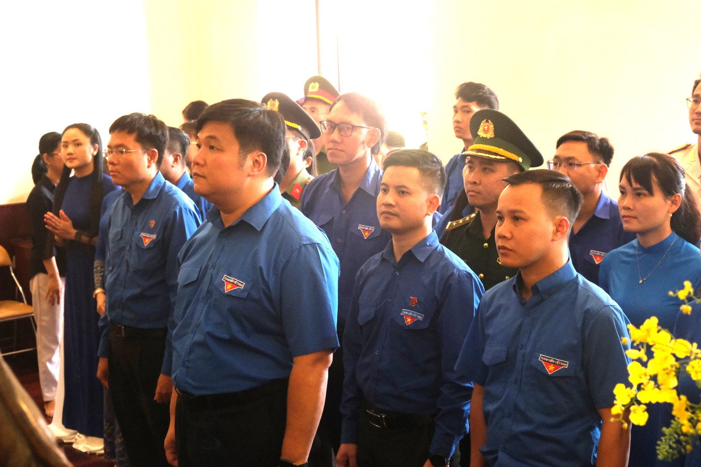 Các đại biểu cùng dâng hương tưởng niệm Chủ tịch Hồ Chí Minh tại Bảo tàng Hồ Chí Minh, chi nhánh TP. HCM. (Ảnh: Phú Quang) Các đại biểu cùng dâng hương tưởng niệm Chủ tịch Hồ Chí Minh tại Bảo tàng Hồ Chí Minh, chi nhánh TP. HCM. (Ảnh: Phú Quang)