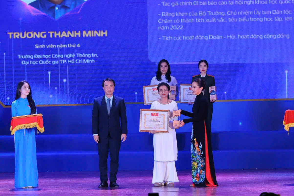 Trương Thanh Minh tại Lễ trao Giải thưởng Nữ sinh khoa học - công nghệ Việt Nam năm 2024.