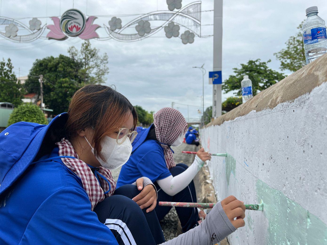 Sinh viên trường ĐH Sư phạm TP. HCM tham gia chiến dịch 'Mùa Hè Xanh' tại mặt trận tỉnh Long An.