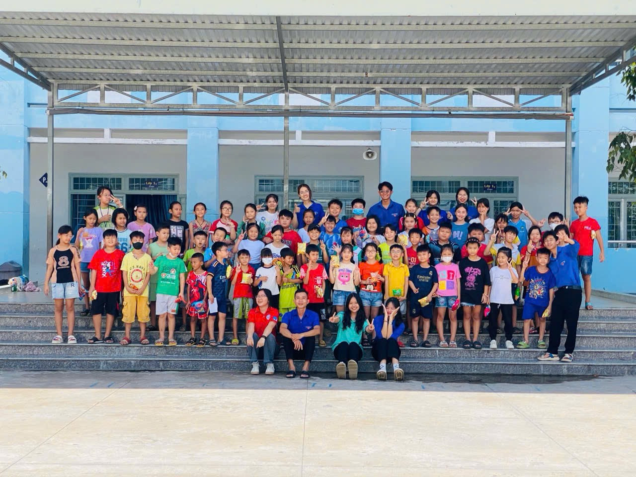 Lớp học thu hút rất đông các bạn nhỏ tham gia. Lớp học thu hút rất đông các bạn nhỏ tham gia.