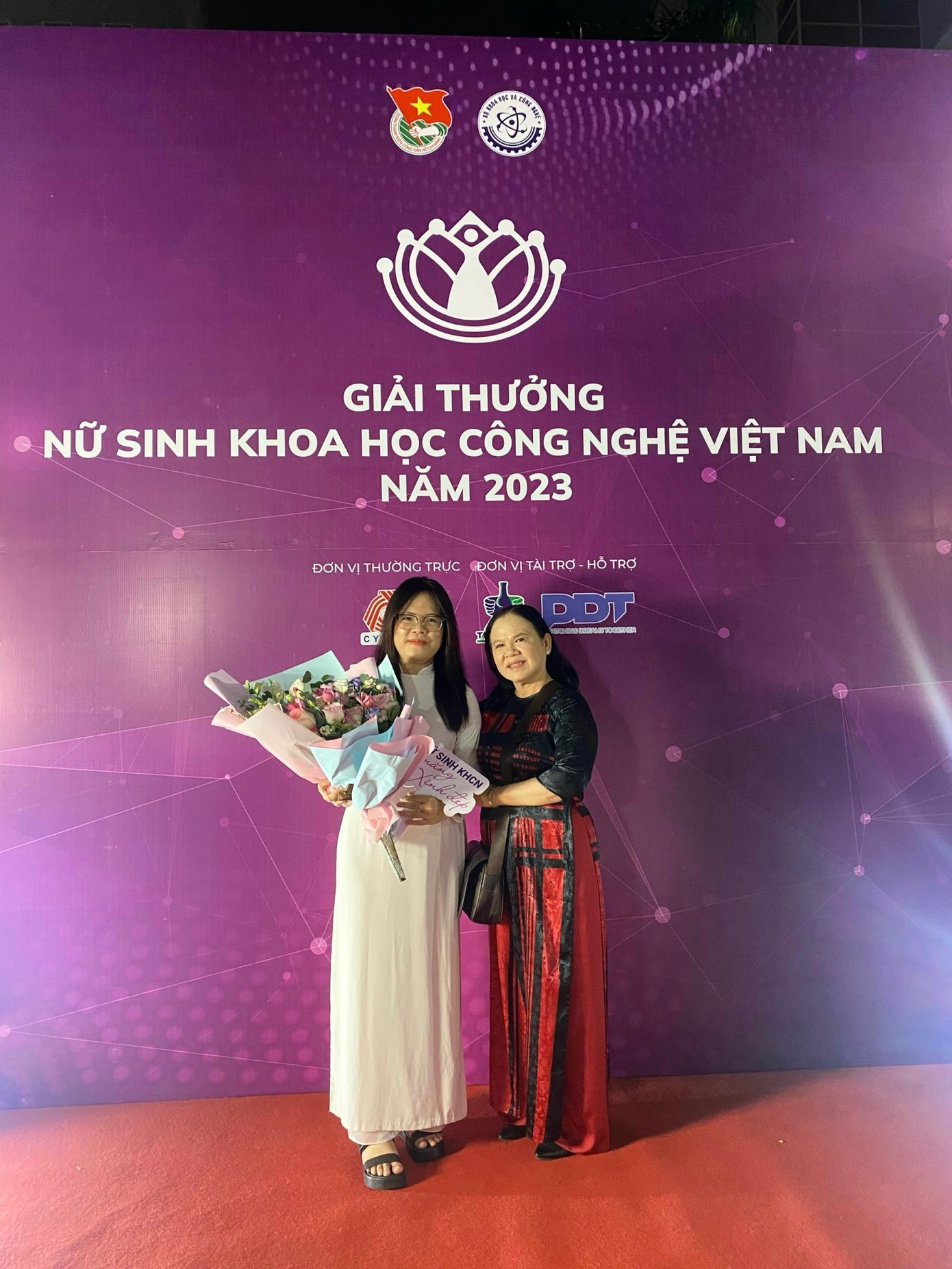 Hoàng Quyên xuất sắc nhận Giải thưởng 'Nữ sinh Khoa học Công nghệ Việt Nam năm 2023' trong lĩnh vực Công nghệ Sinh học. (Ảnh: NVCC) Hoàng Quyên xuất sắc nhận Giải thưởng 'Nữ sinh Khoa học Công nghệ Việt Nam năm 2023' trong lĩnh vực Công nghệ Sinh học. (Ảnh: NVCC)