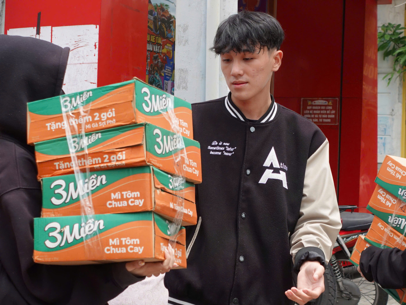 Nhiều bạn trẻ cùng hưởng ứng hoạt động. Nhiều bạn trẻ cùng hưởng ứng hoạt động.