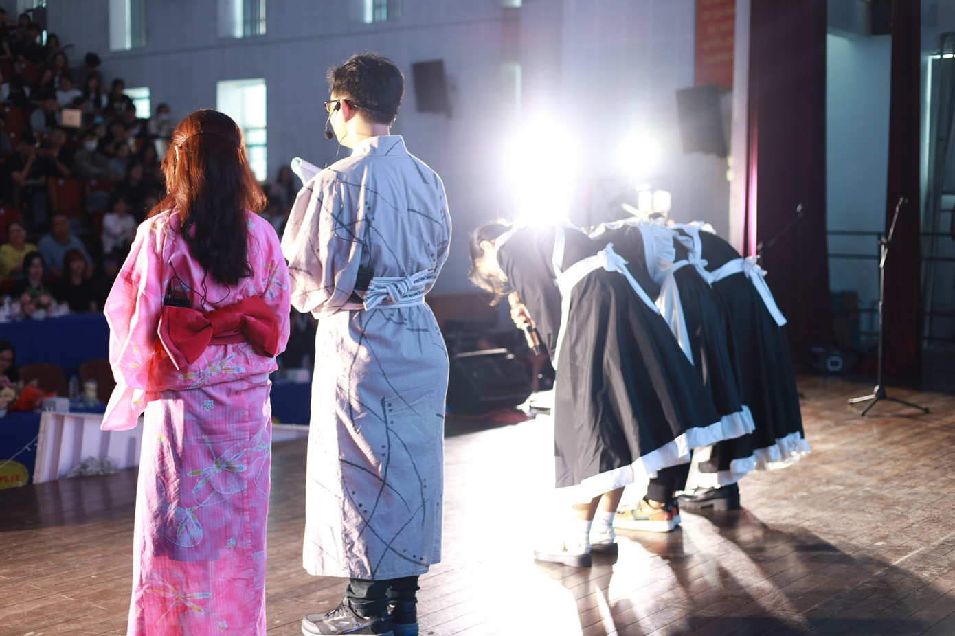 Các bạn sinh viên thể hiện khả năng lồng tiếng và trả lời câu hỏi tại vòng Chung kết.