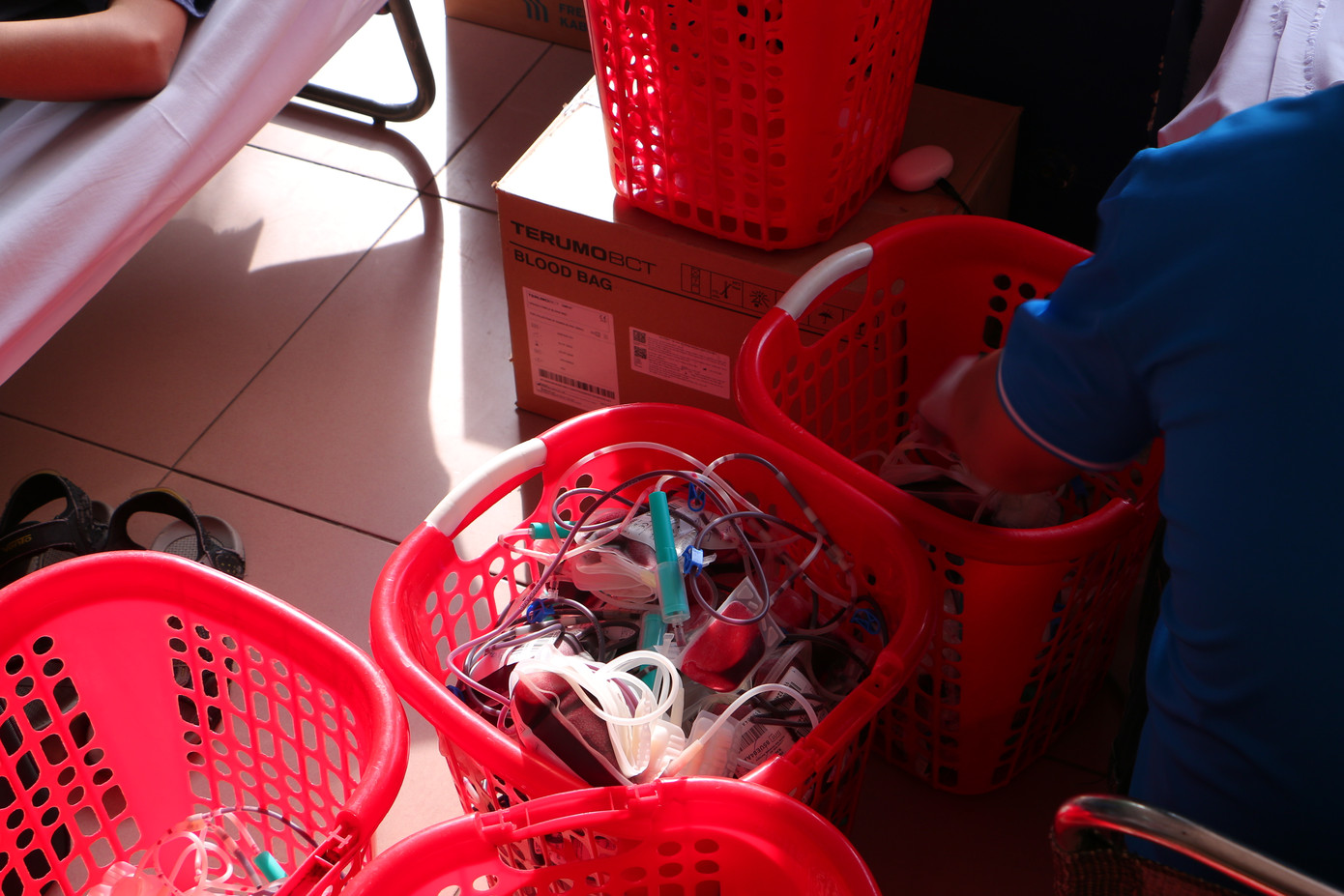 Lượng máu thu được tại trường ĐH Bách Khoa cơ sở sở Lý Thường Kiệt, quận 10 ước tính khoảng gần 300 đơn vị máu. Lượng máu thu được tại trường ĐH Bách Khoa cơ sở sở Lý Thường Kiệt, quận 10 ước tính khoảng gần 300 đơn vị máu.