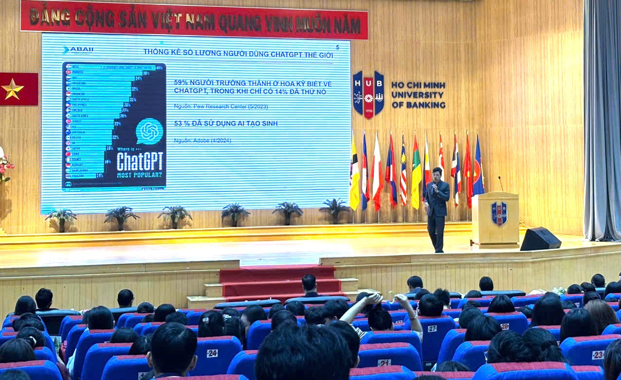 Rất đông sinh viên tham dự chương trình. Rất đông sinh viên tham dự chương trình.